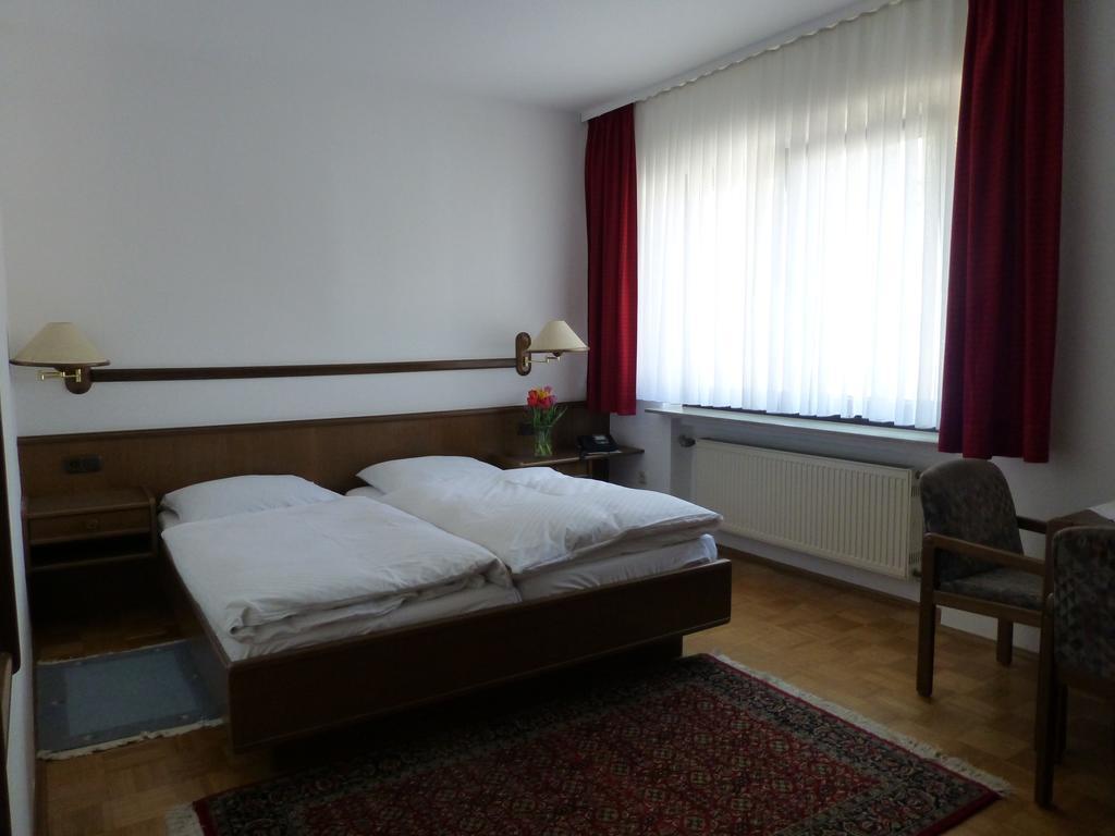Hotel Alte Bruecke Bad Homburg vor der Höhe Pokoj fotografie