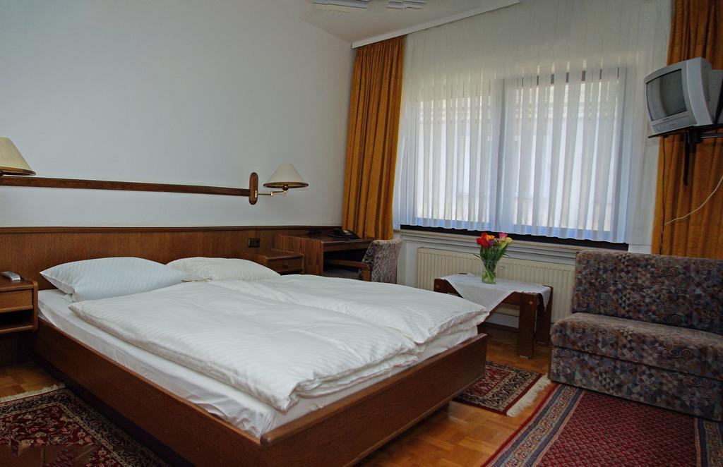 Hotel Alte Bruecke Bad Homburg vor der Höhe Pokoj fotografie
